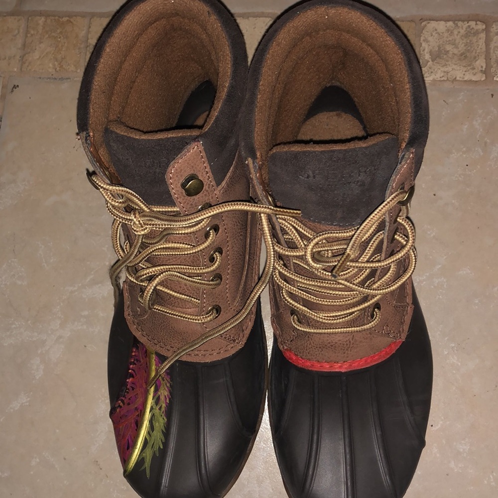 Sperry  contemporary duck waterproof boots size 8